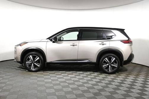 Champagne Silver Metallic/Super Black 2022 Nissan Rogue Platinum