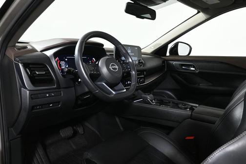 Champagne Silver Metallic/Super Black 2022 Nissan Rogue Platinum