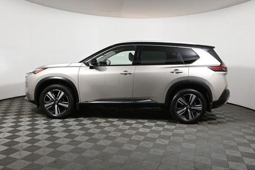 Champagne Silver Metallic/Super Black 2022 Nissan Rogue Platinum