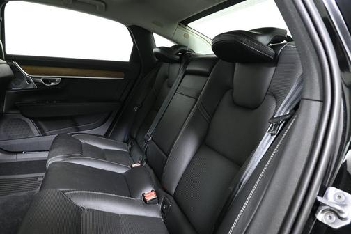 Onyx Black Metallic 2019 Volvo S90 T8 Inscription