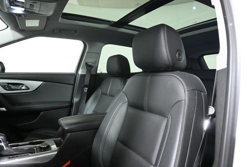 Iridescent Pearl Tricoat 2025 Chevrolet Blazer 3LT