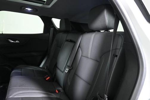 Iridescent Pearl Tricoat 2025 Chevrolet Blazer 3LT