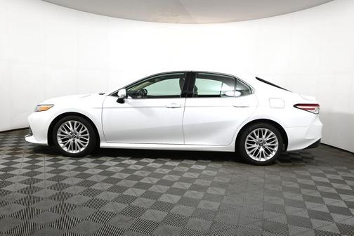 Wind Chill Pearl 2020 Toyota Camry XLE
