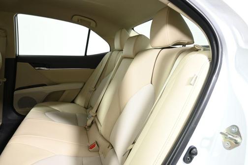Wind Chill Pearl 2020 Toyota Camry XLE