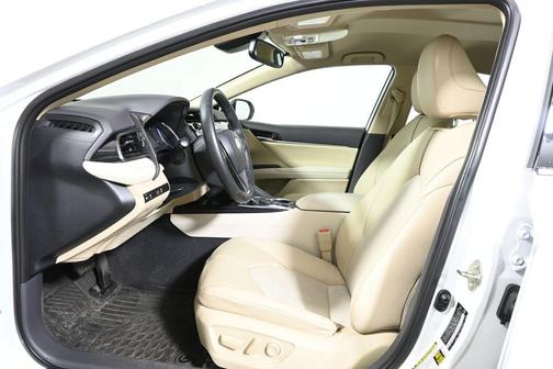 Wind Chill Pearl 2020 Toyota Camry XLE