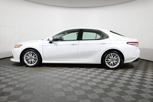 Wind Chill Pearl 2020 Toyota Camry XLE