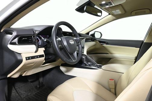 Wind Chill Pearl 2020 Toyota Camry XLE