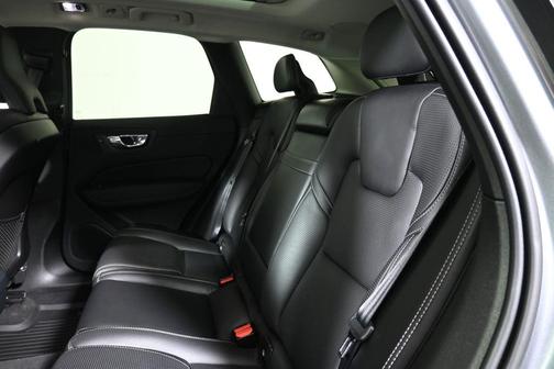 Gray Metallic 2019 Volvo XC60 T6 Inscription