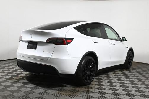 Pearl White Multi-Coat 2025 Tesla Model Y Long Range Dual Motor All-Wheel Drive