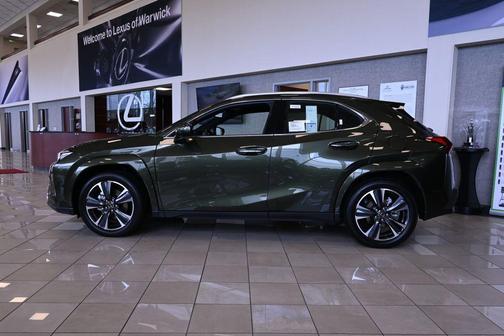 Nori Green Pearl 2026 Lexus UX 300h Premium