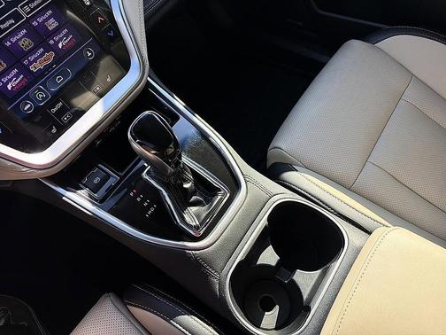 Crystal White Pearl 2020 Subaru Outback Limited