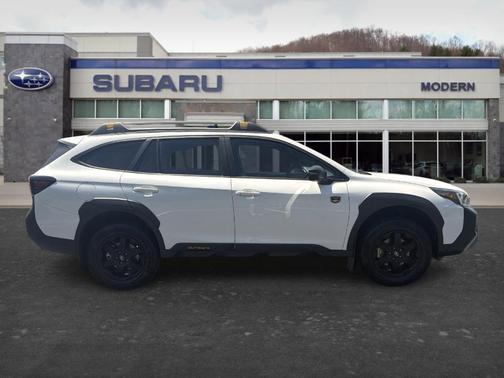 Crystal White Pearl 2024 Subaru Outback Wilderness