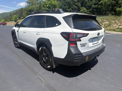 Crystal White Pearl 2024 Subaru Outback Wilderness