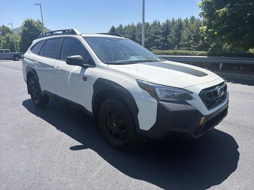Crystal White Pearl 2024 Subaru Outback Wilderness