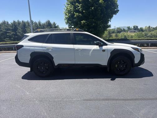 Crystal White Pearl 2024 Subaru Outback Wilderness