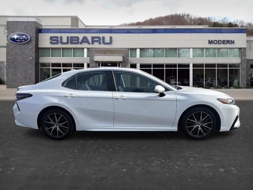 Super White 2021 Toyota Camry SE