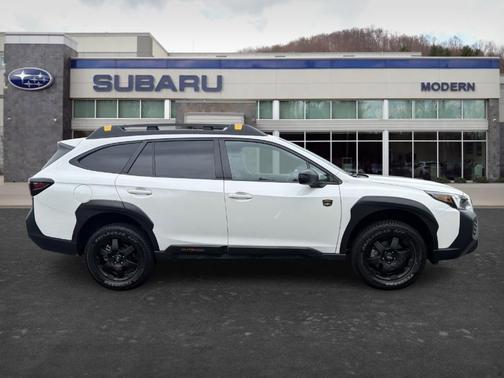 Crystal White Pearl 2024 Subaru Outback Wilderness