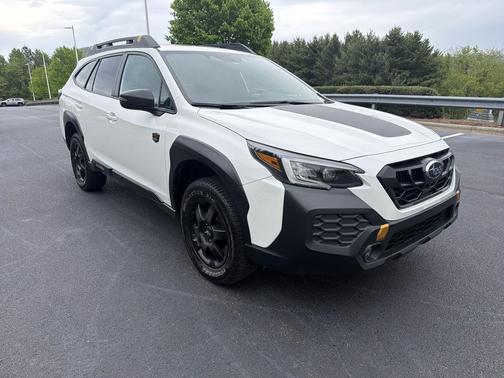 Crystal White Pearl 2024 Subaru Outback Wilderness