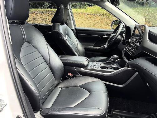 Wind Chill Pearl 2023 Toyota Highlander XLE