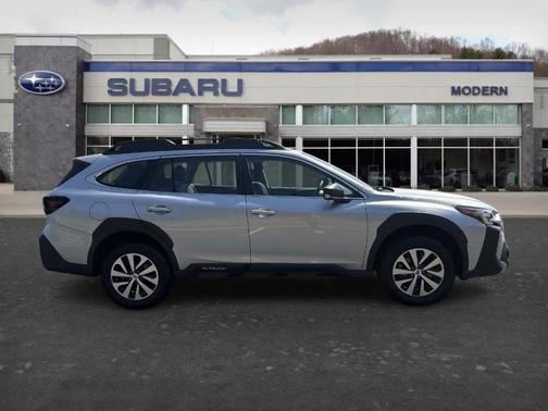 Ice Silver Metallic 2025 Subaru Outback Base