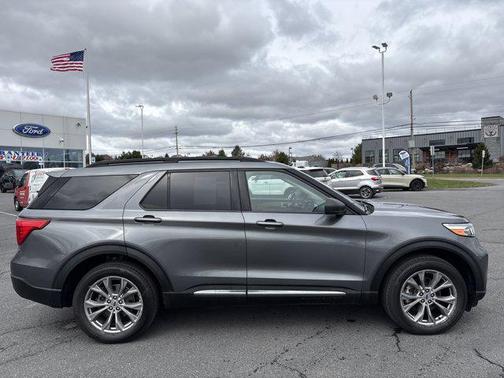 Carbonized Gray Metallic 2022 Ford Explorer XLT