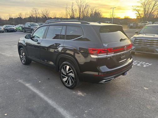 2025 Volkswagen Atlas 2.0T SE w/Technology 4MOTION