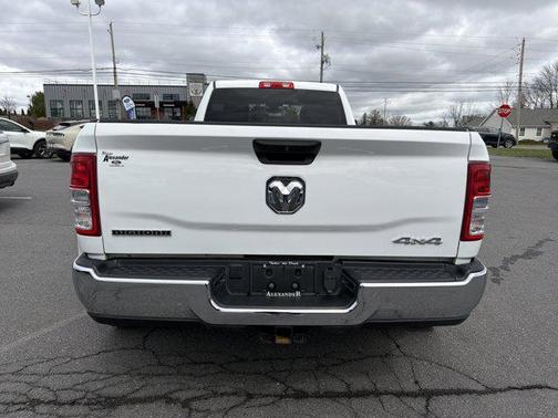 2024 RAM 3500 Big Horn Crew Cab 4x4 8' Box