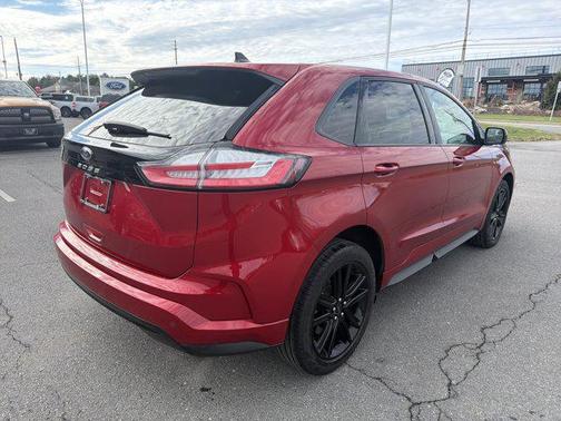 Rapid Red Metallic Tinted Clearcoat 2024 Ford Edge ST Line