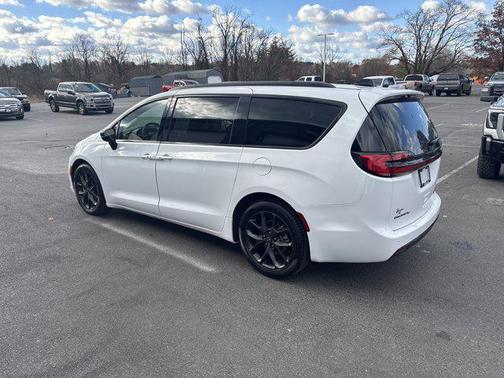 2025 Chrysler Pacifica Limited