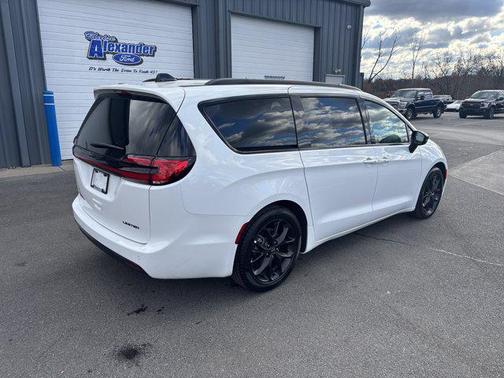 2025 Chrysler Pacifica Limited