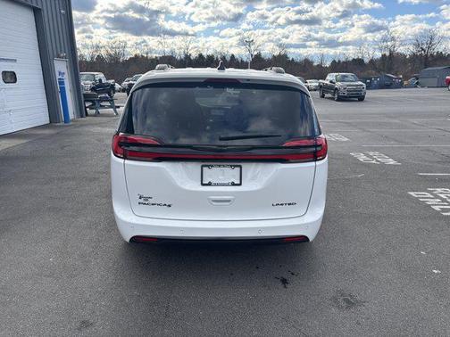 2025 Chrysler Pacifica Limited