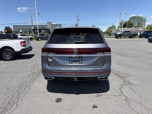 Platinum Gray Metallic 2024 Volkswagen Atlas 2.0T SEL Premium R-Line 4MOTION
