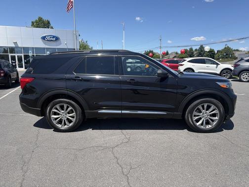 Agate Black Metallic 2022 Ford Explorer XLT