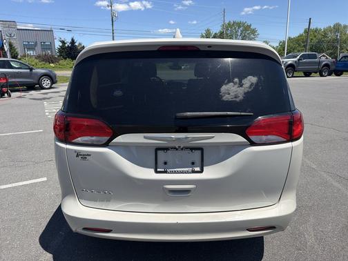 Tusk White 2017 Chrysler Pacifica Touring