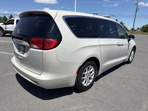 Tusk White 2017 Chrysler Pacifica Touring