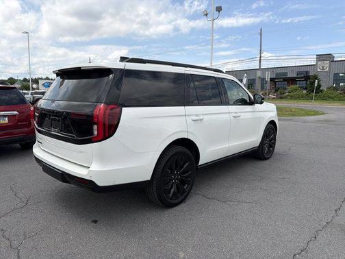White Metallic 2025 Ford Expedition Platinum