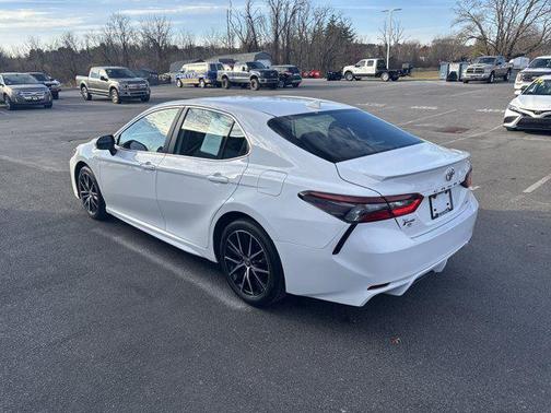 2024 Toyota Camry SE