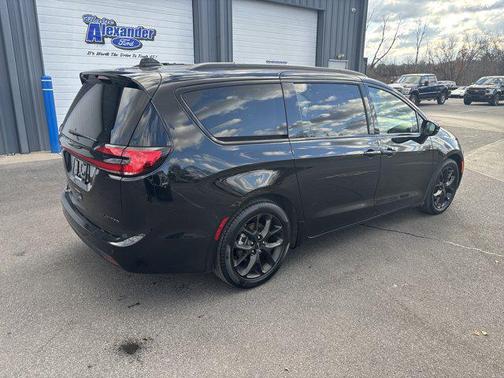 2025 Chrysler Pacifica Limited