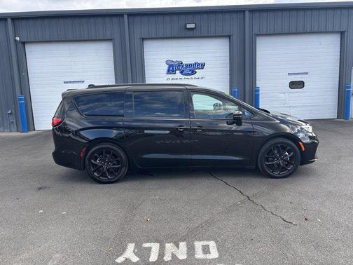 2025 Chrysler Pacifica Limited