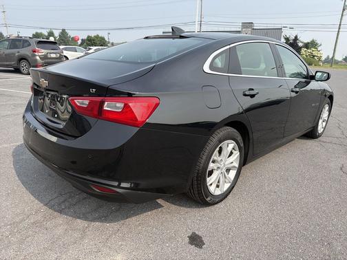 Mosaic Black Metallic 2024 Chevrolet Malibu FWD 1LT