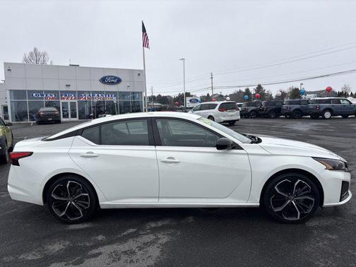 2024 Nissan Altima SR FWD