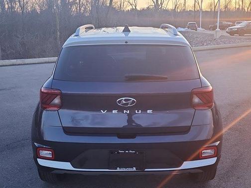 Photo 4 of 29 of 2021 Hyundai Venue Denim