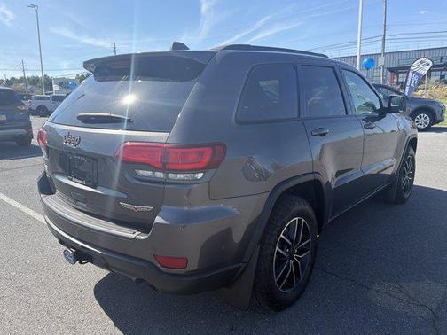 Granite Crystal Metallic Clearcoat 2019 Jeep Grand Cherokee Trailhawk