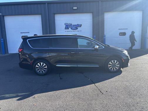 2023 Chrysler Pacifica Hybrid Limited