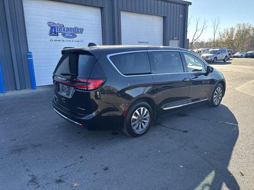 2023 Chrysler Pacifica Hybrid Limited