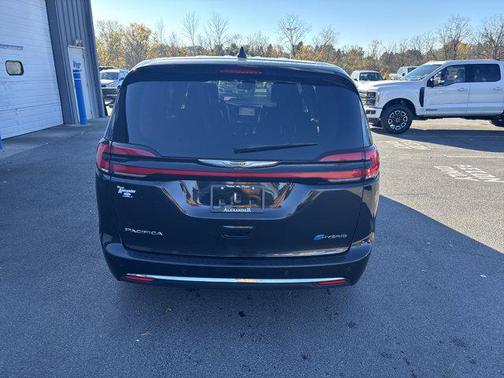 2023 Chrysler Pacifica Hybrid Limited
