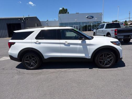 Star White Metallic Tri-Coat 2025 Ford Explorer ST