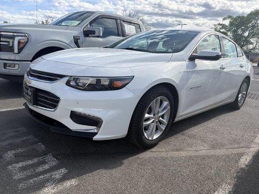 Summit White 2017 Chevrolet Malibu 1LT