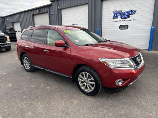 2016 Nissan Pathfinder SV