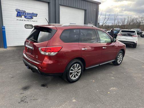 2016 Nissan Pathfinder SV